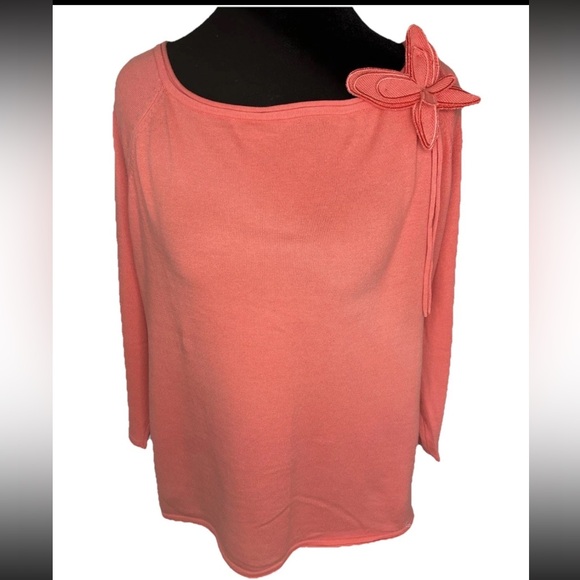 Fiorlini international Sweaters - Fiorlini intl ladies‎ salmon pink pullover sweater size XL shoulder butterfly